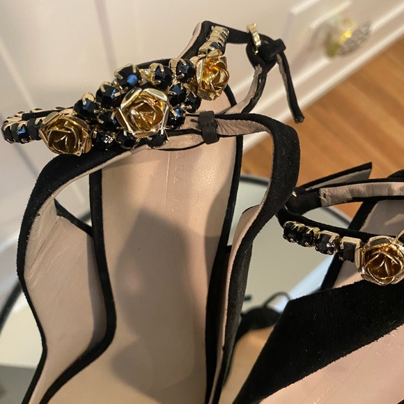 Sexy Black and Gold Semi Platform Heels✨ - Picture 9 of 10